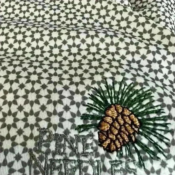 Peter Millar Women’s Quarter Zip Pullover. Size Medium - Picture 6 of 6